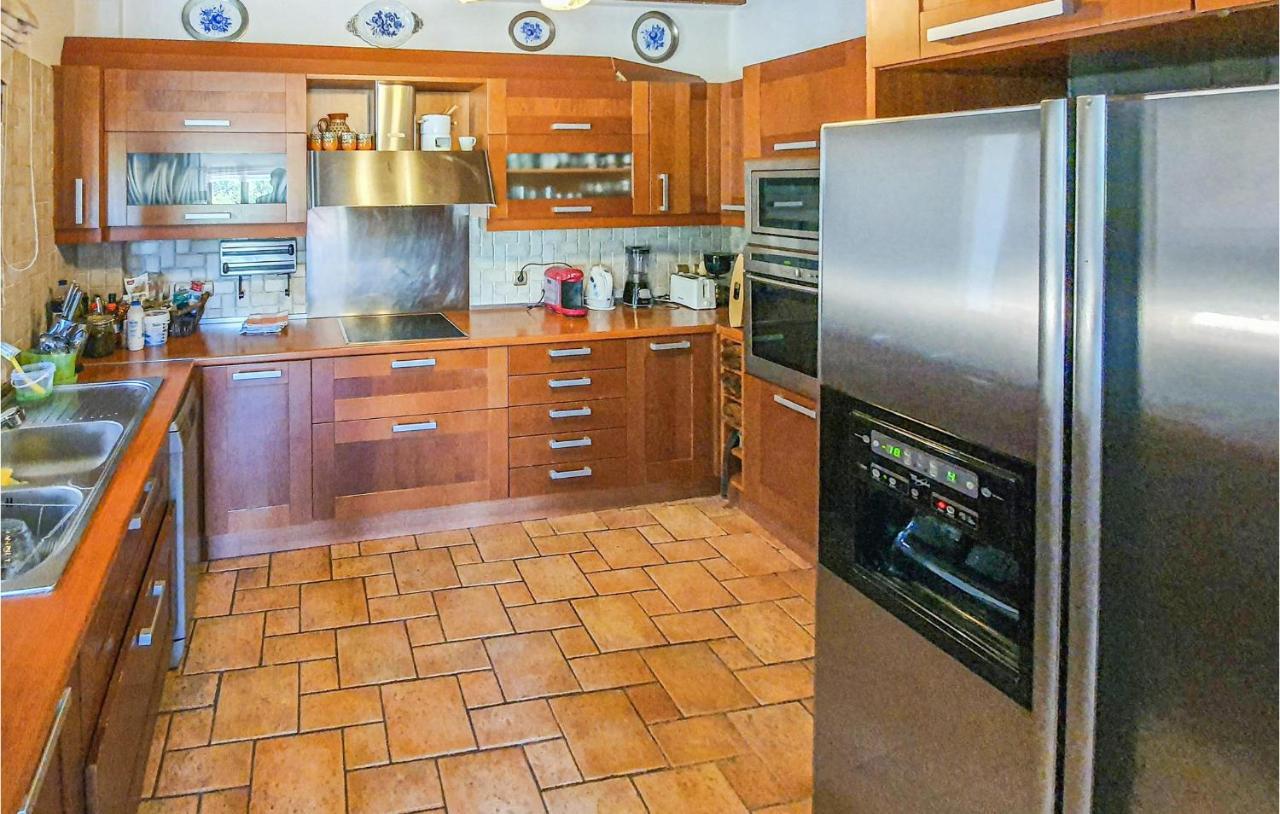 Lovely Home In Kiato With Wifi 외부 사진