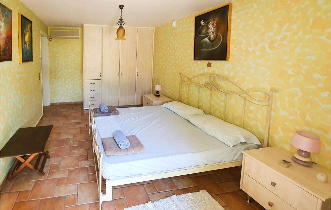 Lovely Home In Kiato With Wifi 외부 사진