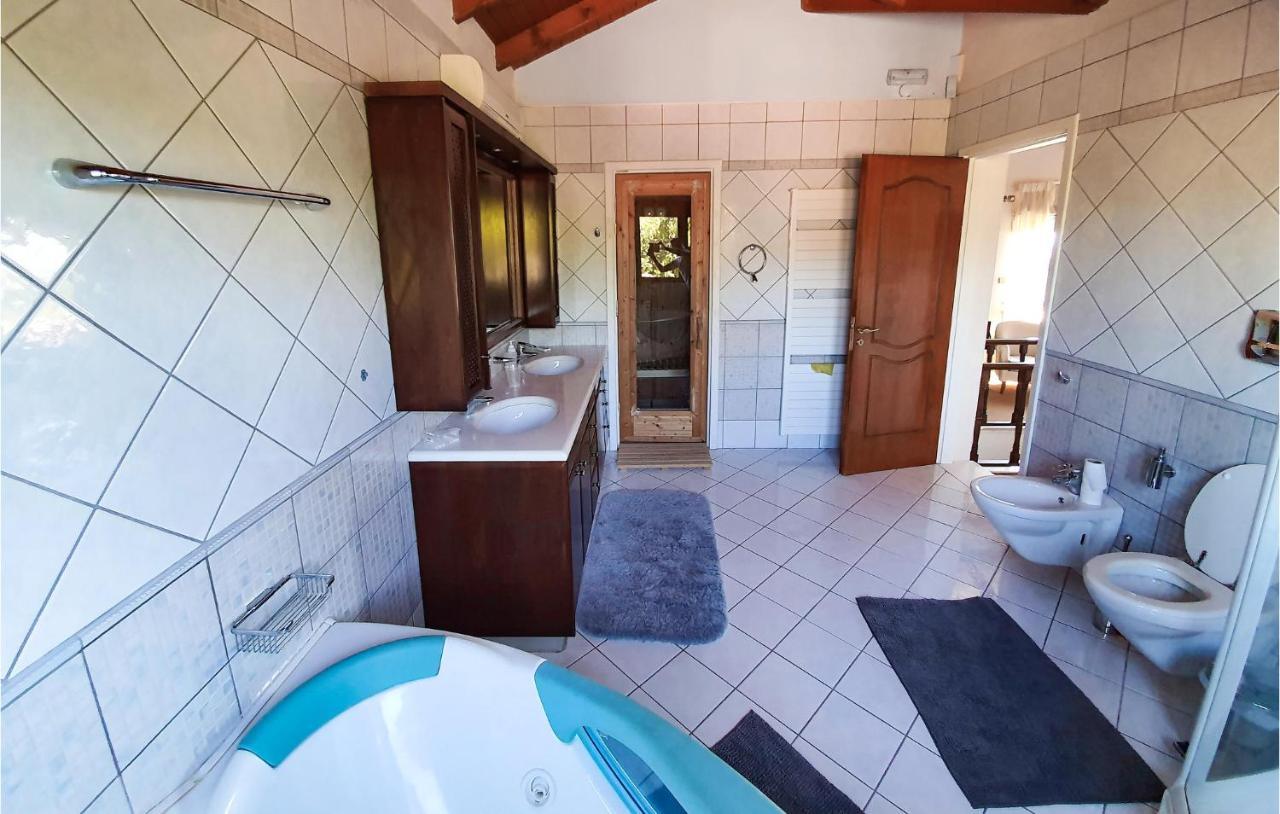Lovely Home In Kiato With Wifi 외부 사진